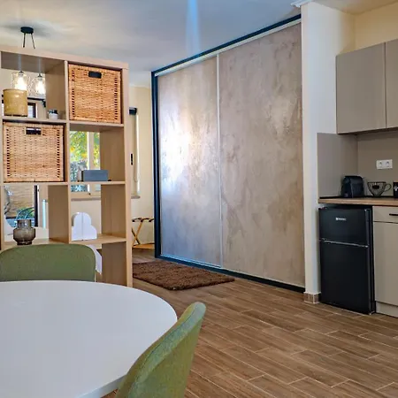 Kyma - Stylish In Old Town Apartment